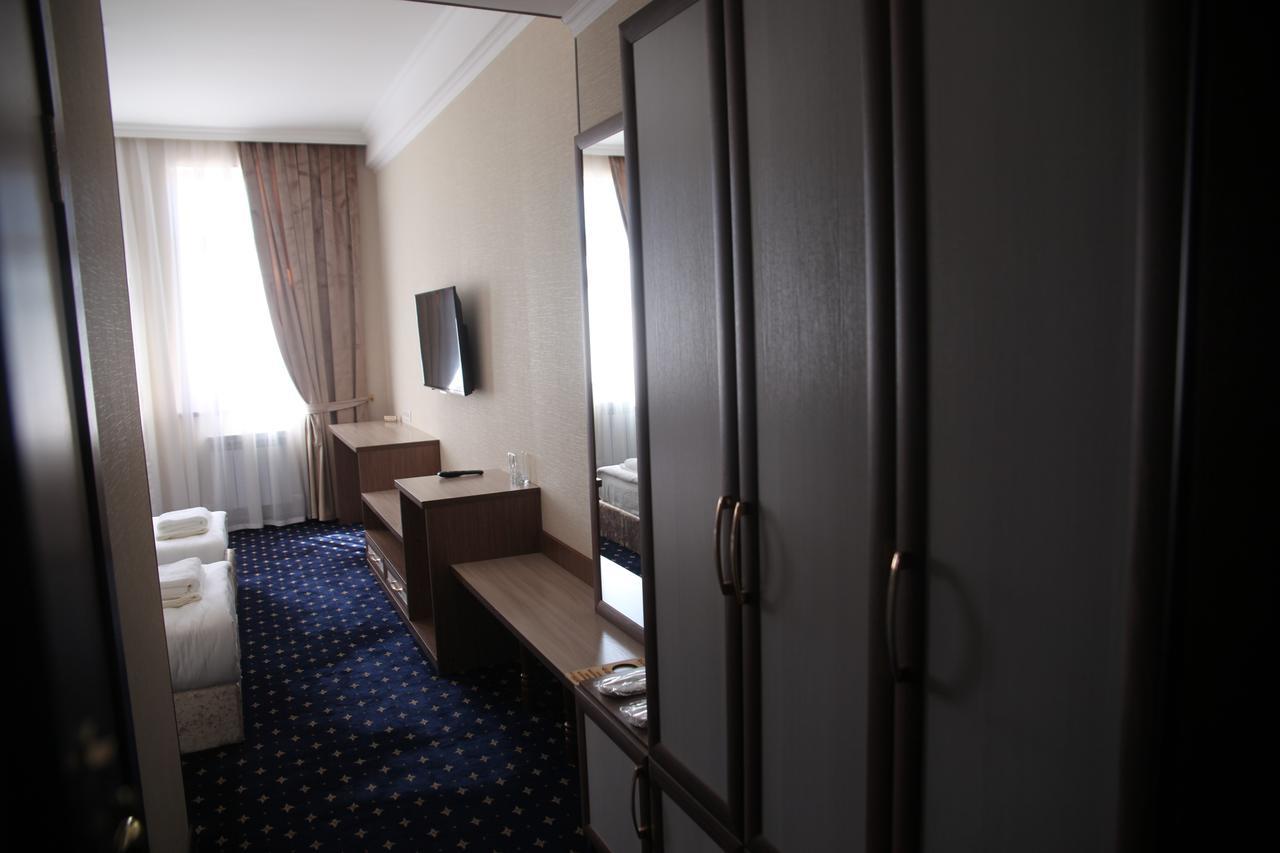 Hotel Khanaka Turkistan Esterno foto